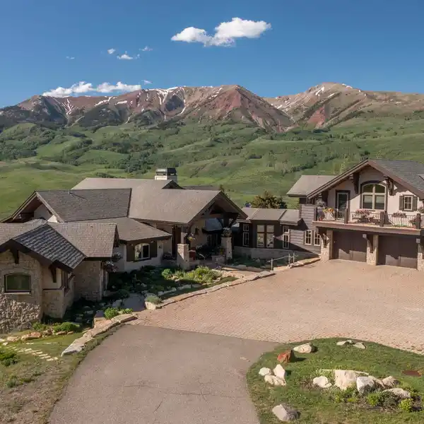 BEAUTIFULLY CRAFTED MOUNTAIN HOME IN THE PROSPECT NEIGHBORHOOD