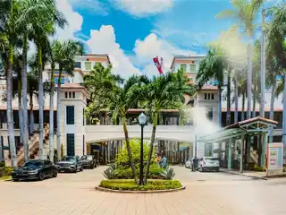 Luxury Living Opportunity at the Avenue