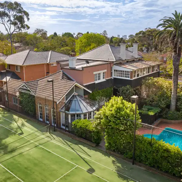 GRAND ESTATE WITH PERIOD CHARM AND MODERN FEATURES