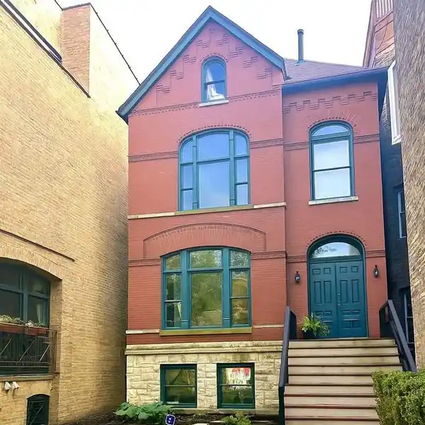 STUNNING EAST LAKEVIEW HOME
