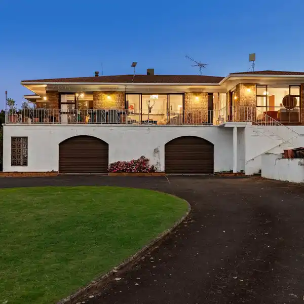 CLASSIC-SOLIDLY BUILT 1980S BRICK AND TILE HOME