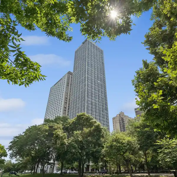 GOLD COAST ELEGANCE WITH UNRIVALED VISTAS