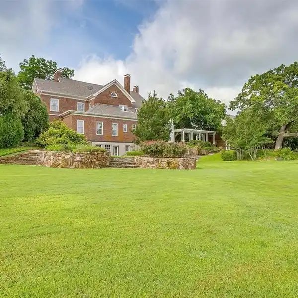 TIMELESS CROSS PLAINS ESTATE