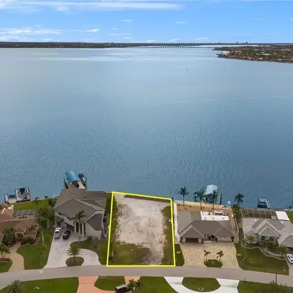 OVERSIZED RIVERFRONT LOT