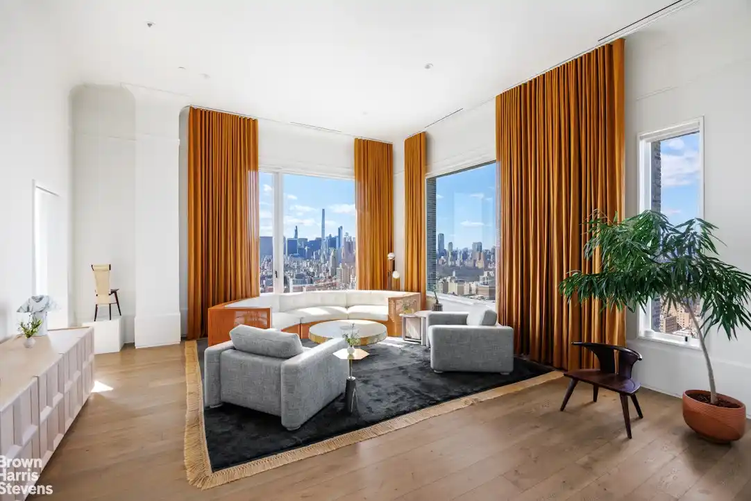 Full-floor Penthouse with Sweeping Views