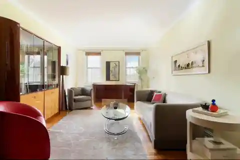 Spacious, Sun-Drenched Apartment