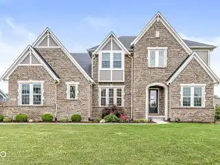 Elegant Open Floorplan Home in Private Cul-De-Sac