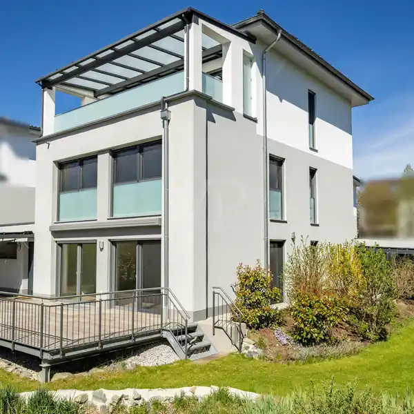 URBAN LIVING - MODERN TOWNHOUSE IN A QUIET CENTRAL LOCATION