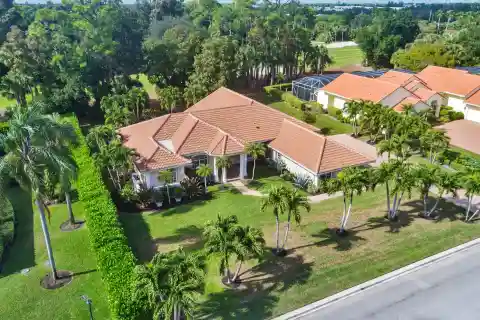 Gorgeous Home Overlooking the Mayacoo Lakes Course in the Estates at Breakers West