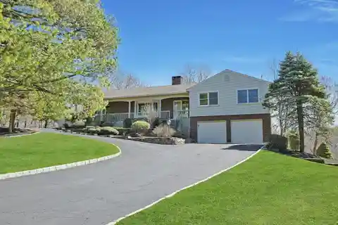 Sprawling Ranch in a Peaceful Neighborhood