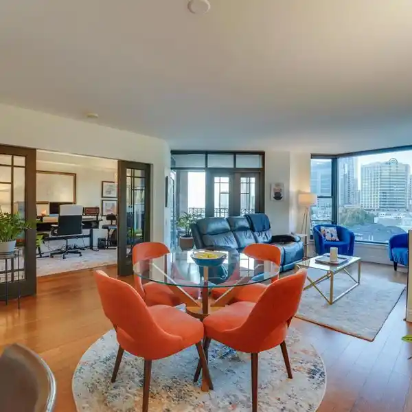 MODERN DOWNTOWN LIVING MEETS TIMELESS ELEGANCE