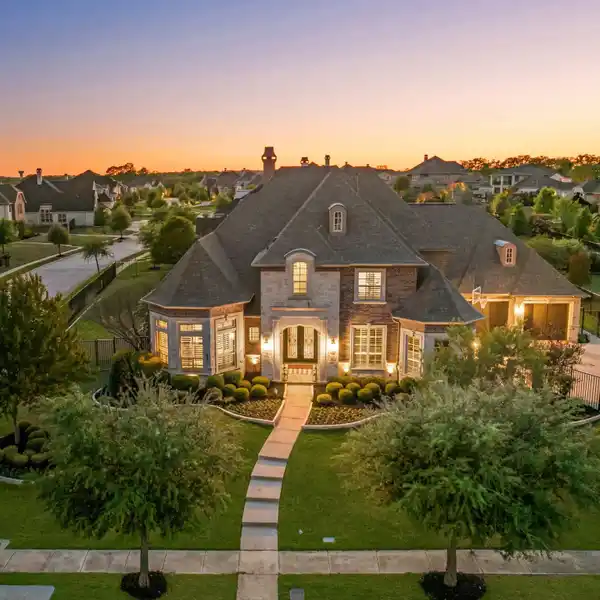 LUXURIOUS EXECUTIVE HOME IN SHADY OAKS
