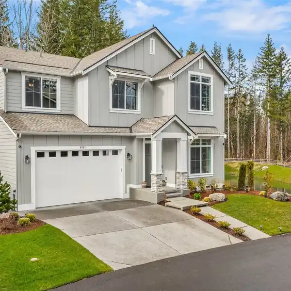 IMMACULATE HOME IN CASCADE POINTE
