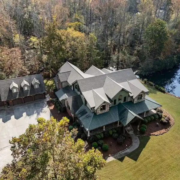 ASTOUNDING HOME - TRULY A UNIQUE GEM