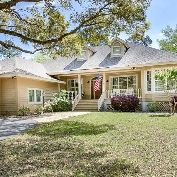 MOVE-IN READY LOWCOUNTRY HOME ENVELOPED BY NATURAL BEAUTY