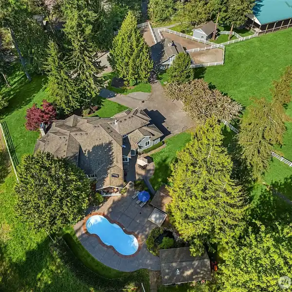 ONE-OF-A-KIND EQUESTRIAN LIVING ON UNION HILL