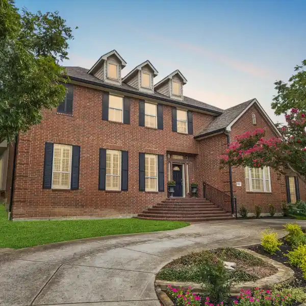 STYLISH HOME IN COVETED TOWN CREEK NEIGHBORHOOD