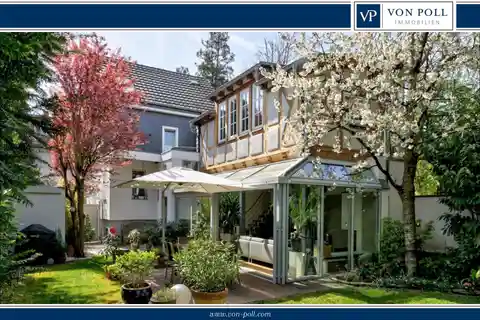 Historic Townhouse with Modern Extension in Prime Location
