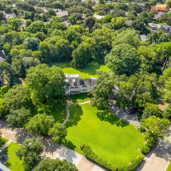 GRAND OLD WORLD COUNTRY MANOR ESTATE