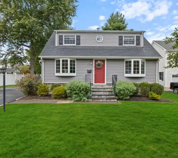 BEAUTIFULLY UPDATED CAPE