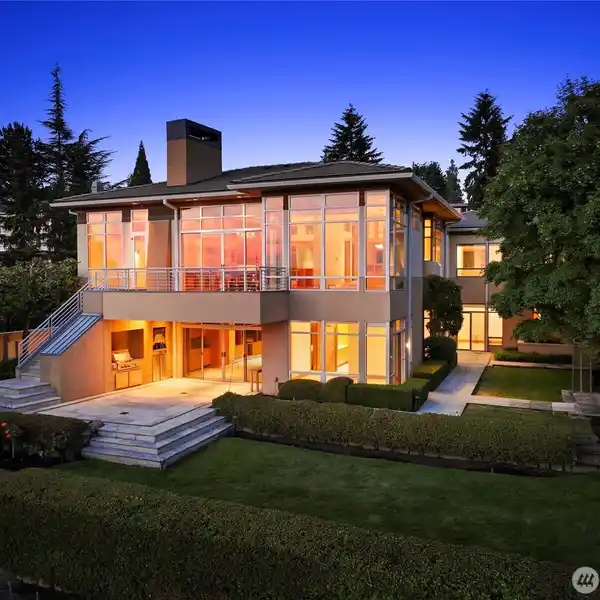 RARE BLUFF SETTING WITH AN AMAZING VIEW