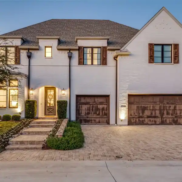 IMPRESSIVE HOME IN CRESTWAY FOREST ESTATES