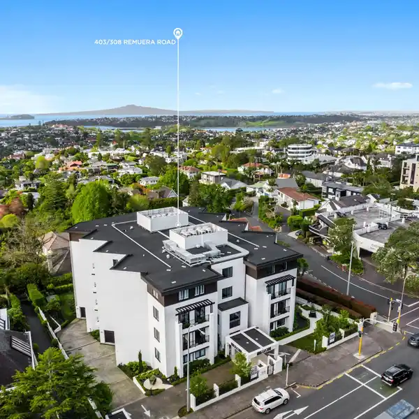 SLEEK PENTHOUSE ON THE EDGE OF REMUERA VILLAGE