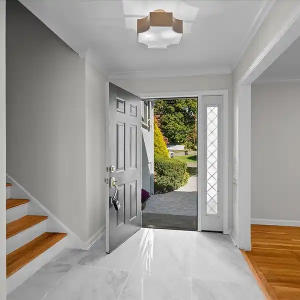 FULLY REIMAGINED RESIDENCE IN THE HEART OF ELMSMERE ESTATES