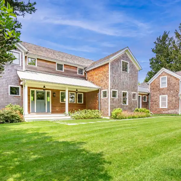 IMPECCABLE CUSTOM HOME FOR RENT