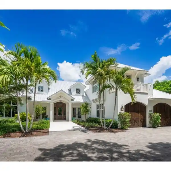 STUNNING RESIDENCE IN HIGHLY DESIRABLE COQUINA SANDS