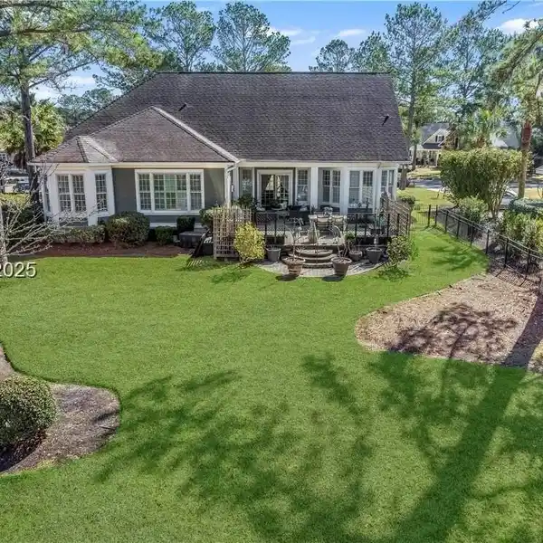 STYLISH & SPACIOUS HOME IN BLUFFTON’S PREMIER GATED COMMUNITY