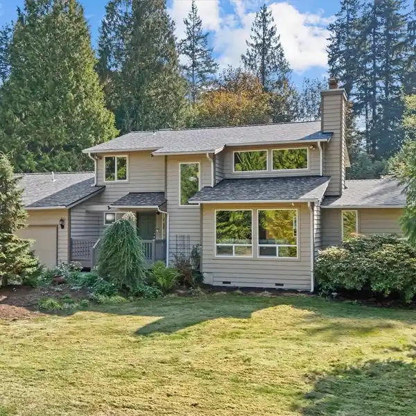 BEAUTIFUL HOME ON 1.2 PRIVATE ACRES