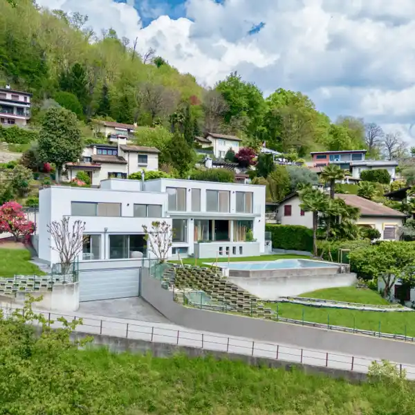 SPACIOUS POOL VILLA WITH LAKE VIEW