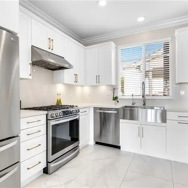 GORGEOUS RESIDENCE WITH EXPANSIVE PRIVATE YARD