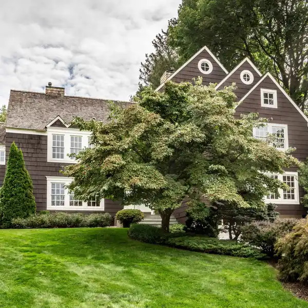 ARCHITECT-DESIGNED SHINGLE-STYLE HOME IN HARTFORD GOLF CLUB