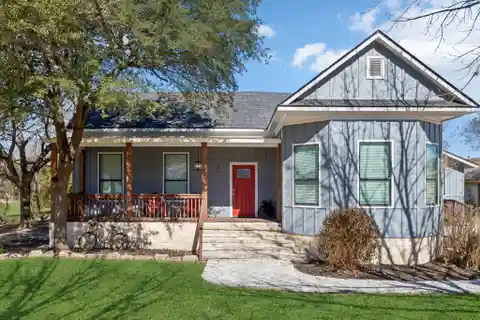 Rare Gem on Beautiful Cibolo Creek