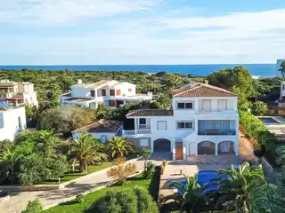 Modern Villa with a Guest Apartment