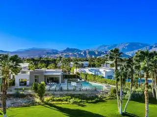 Elegant Modern Home in Gated Escena