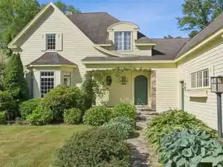 Refined Living in Exclusive Admiral's Way