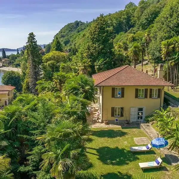 ELEGANT PERIOD VILLA WITH PARK OVERLOOKING LAKE MAGGIORE