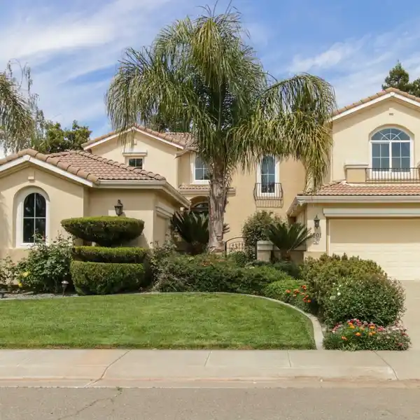 PRACTICALLY NEW 5-BEDROOM GEM