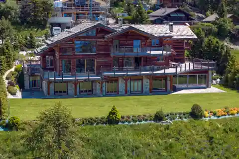 Sumptuous Property Enjoys an Exceptional Setting