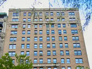 A Prewar Classic 6-Room Home in Move-In Condition