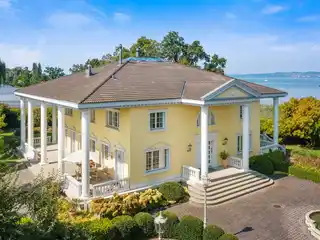 Exclusive Lakefront Residence