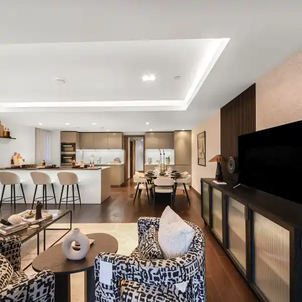 SPACIOUS OPEN-PLAN THREE BEDROOM APARTMENT