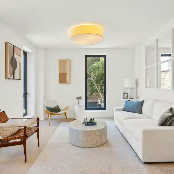 SPACIOUS AND ELEGANT CORNER UNIT
