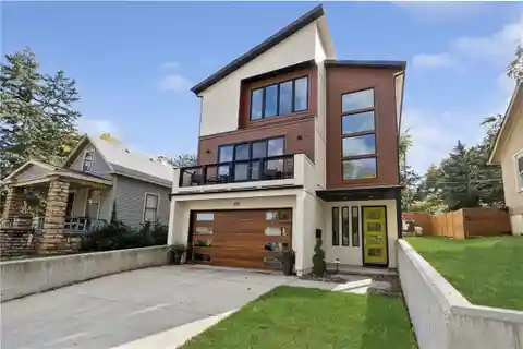 Sleek Modern Design with Luxe Indoor-Outdoor Living