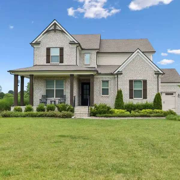 LUXURY AND TRANQUILITY ON OVER THREE ACRES