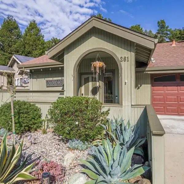 SUNSET GATHERINGS & OUTDOOR FUN IN YOUR PRIVATE BACKYARD