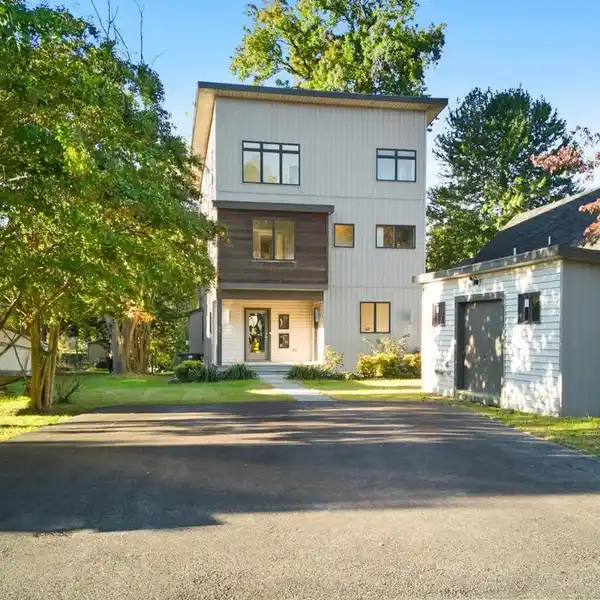 CHESAPEAKE-VIEW STUNNER WITH PRIVATE PIER ACCESS